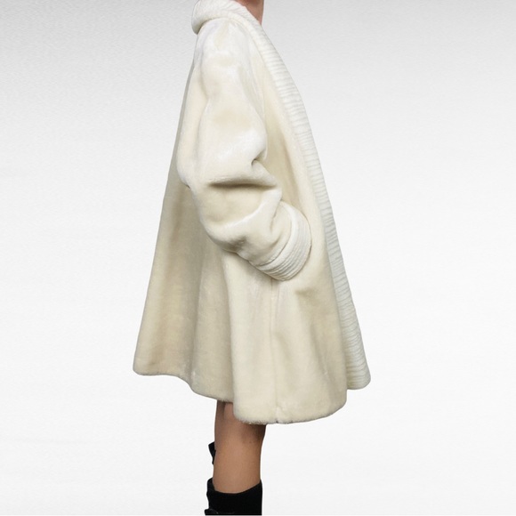 VINTAGE | Monterey Fashion USA Cream Glam Vogue Faux Fur Medium Weight Coat - Picture 8 of 10